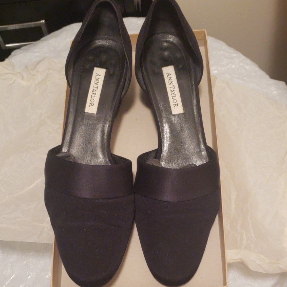 Ann Taylor Black Crepe/Satin Shoes - Size 8.5 M